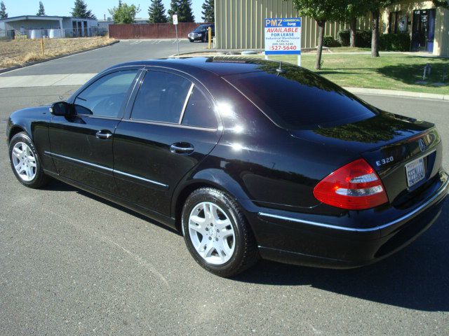 Mercedes-Benz E-Class 2003 photo 3