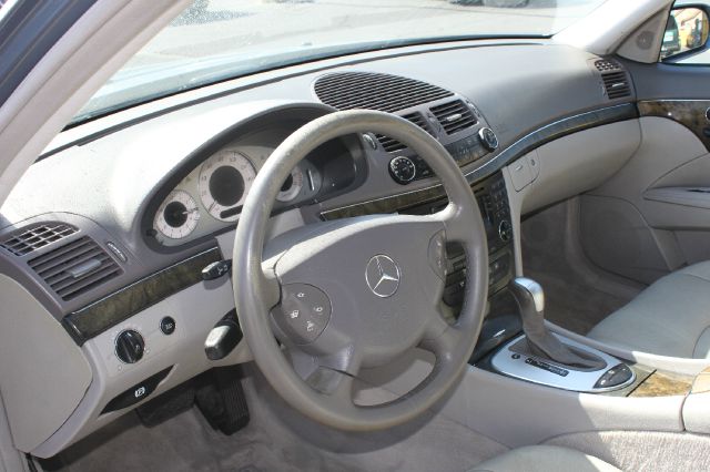 Mercedes-Benz E-Class 2003 photo 17