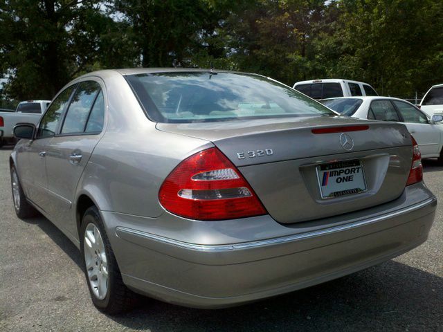 Mercedes-Benz E-Class 2003 photo 1