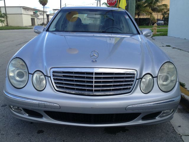 Mercedes-Benz E-Class 2003 photo 2