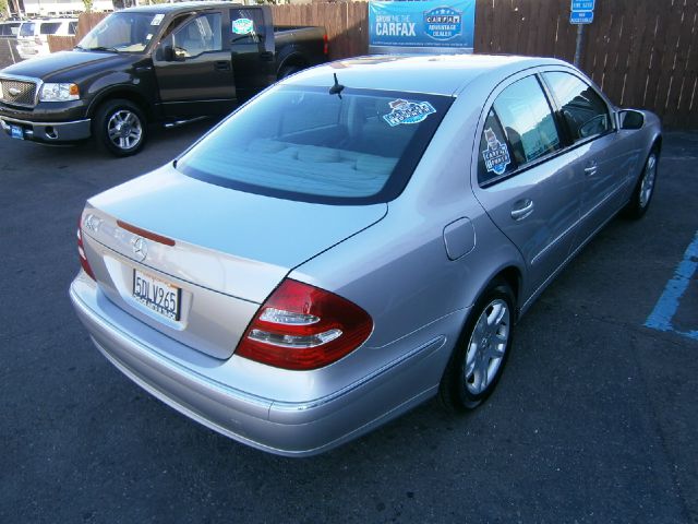 Mercedes-Benz E-Class 2003 photo 11