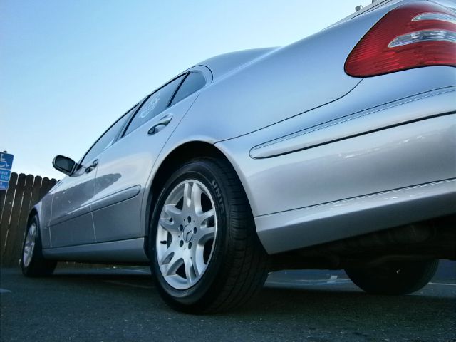 Mercedes-Benz E-Class 2003 photo 14