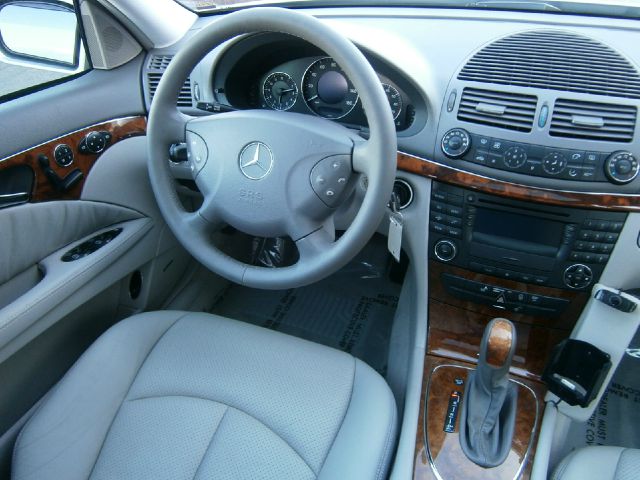 Mercedes-Benz E-Class 2003 photo 19