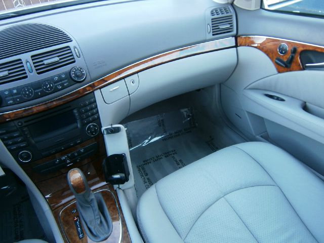 Mercedes-Benz E-Class 2003 photo 2