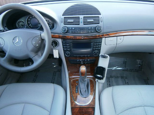 Mercedes-Benz E-Class 2003 photo 21