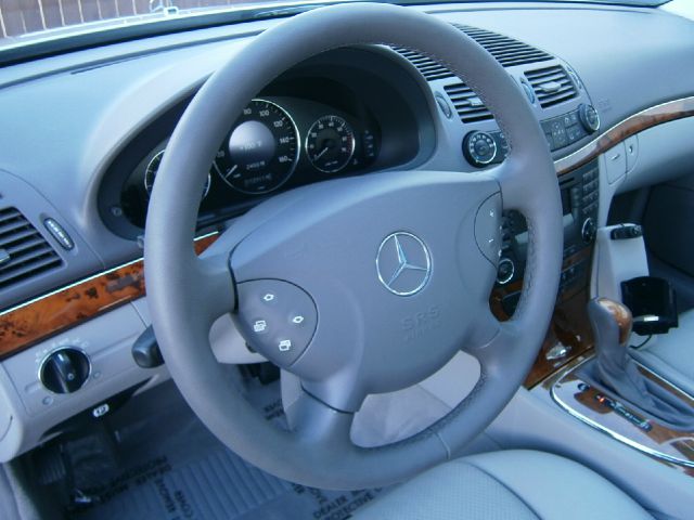 Mercedes-Benz E-Class 2003 photo 23