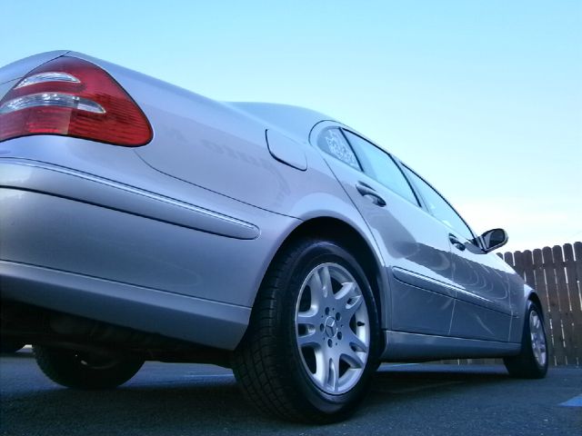 Mercedes-Benz E-Class 2003 photo 28