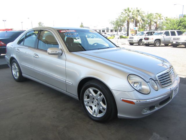 Mercedes-Benz E-Class 2003 photo 2