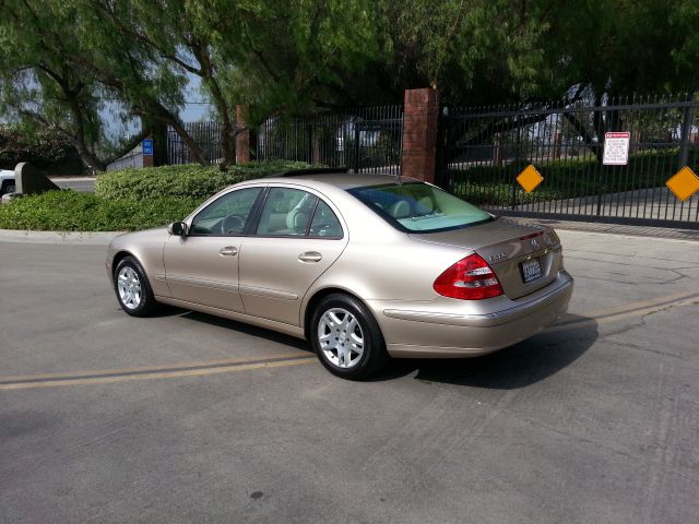 Mercedes-Benz E-Class 2003 photo 2