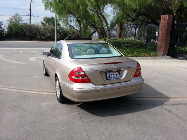 Mercedes-Benz E-Class 2003 photo 3