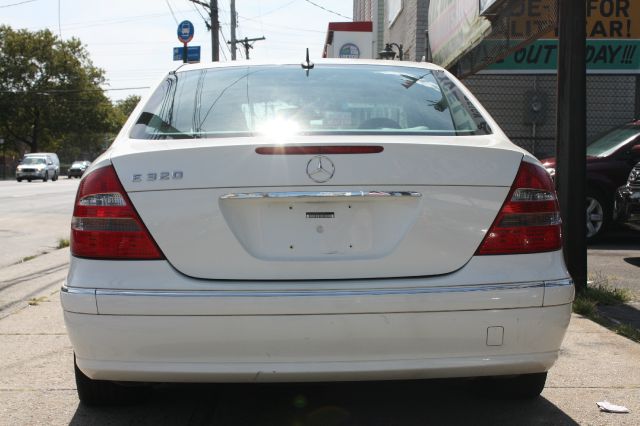 Mercedes-Benz E-Class 2003 photo 4