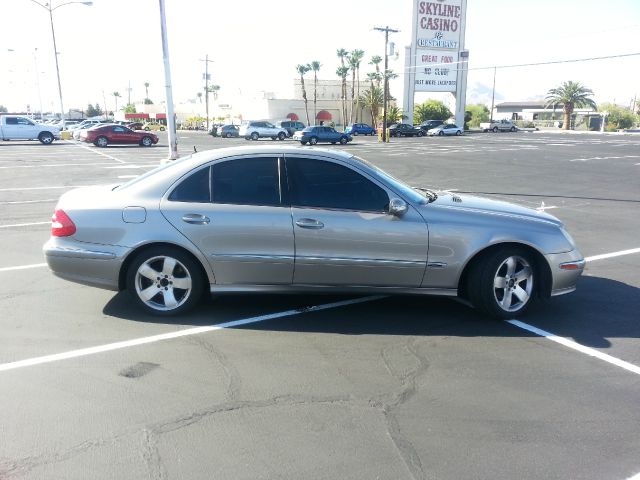 Mercedes-Benz E-Class 2003 photo 1