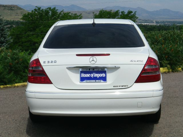 Mercedes-Benz E-Class 2004 photo 3