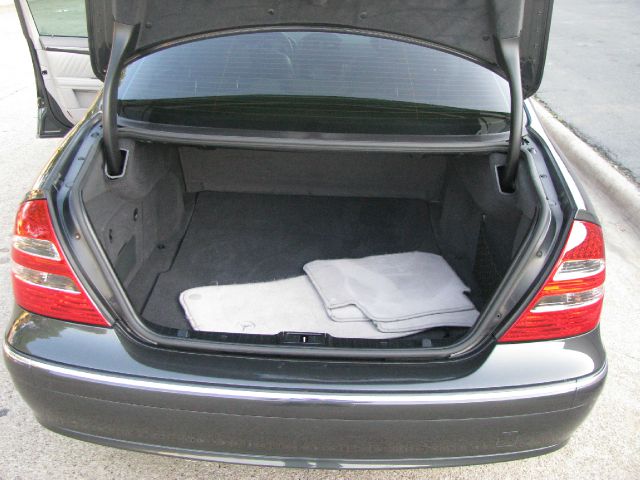 Mercedes-Benz E-Class 2004 photo 10