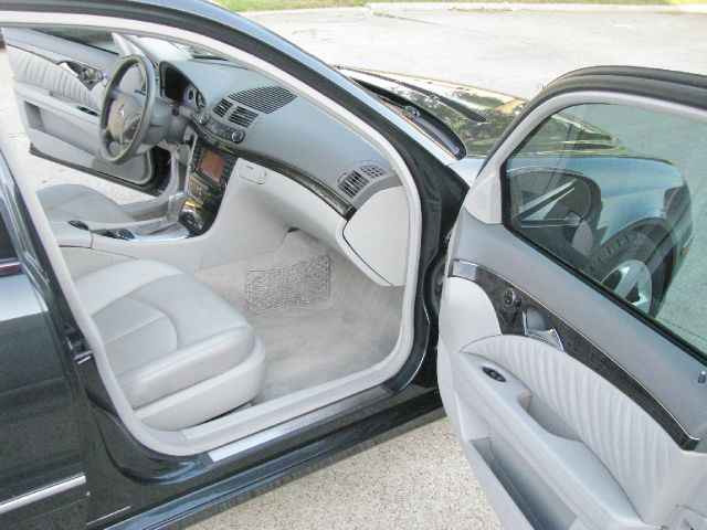 Mercedes-Benz E-Class 2004 photo 19