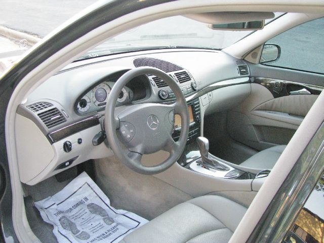 Mercedes-Benz E-Class 2004 photo 20