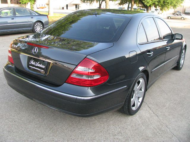 Mercedes-Benz E-Class 2004 photo 24