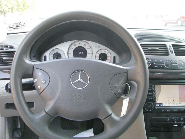 Mercedes-Benz E-Class 2004 photo 25