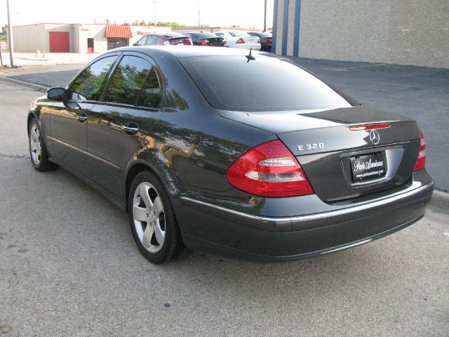 Mercedes-Benz E-Class 2004 photo 6