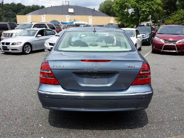 Mercedes-Benz E-Class 2004 photo 1