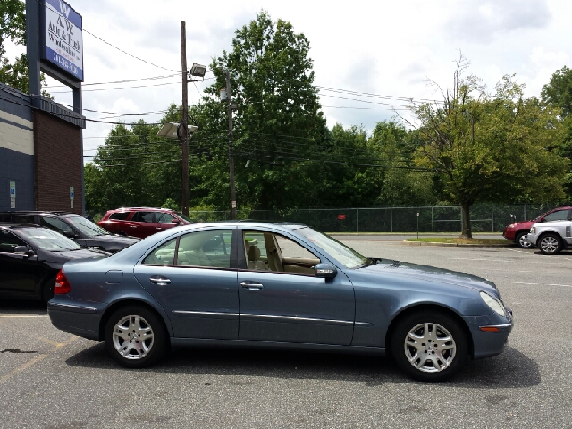 Mercedes-Benz E-Class 2004 photo 2