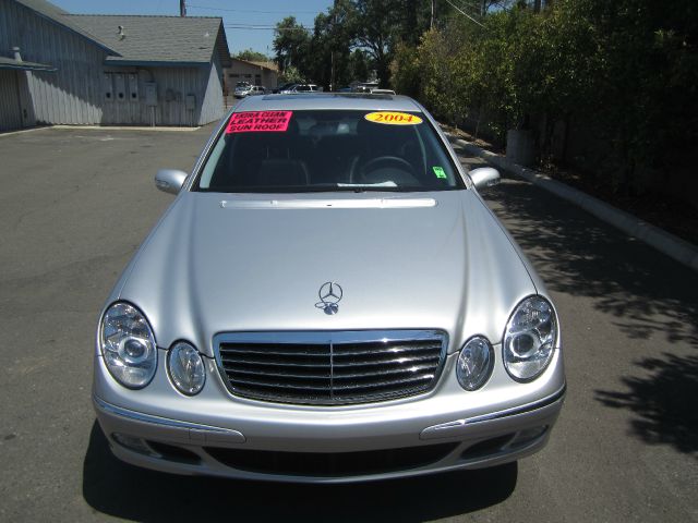 Mercedes-Benz E-Class 2004 photo 1