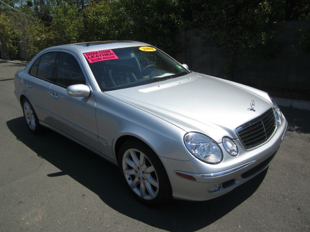 Mercedes-Benz E-Class 2004 photo 3