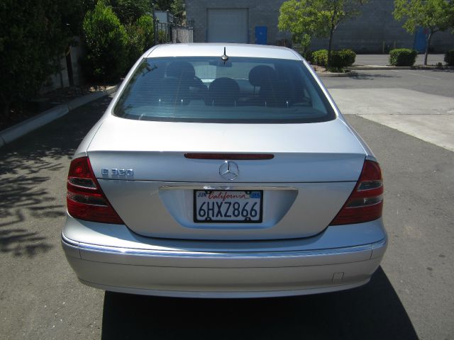 Mercedes-Benz E-Class 2004 photo 4