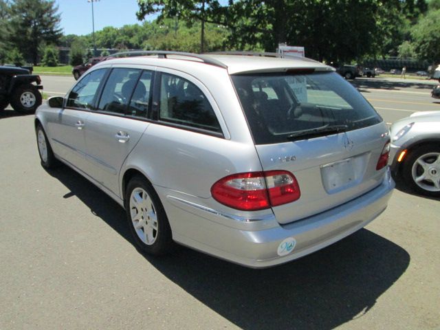 Mercedes-Benz E-Class 2004 photo 8