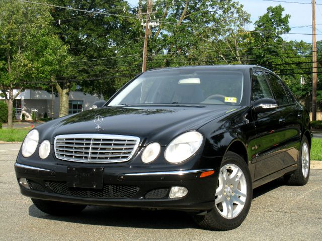 Mercedes-Benz E-Class 2004 photo 1