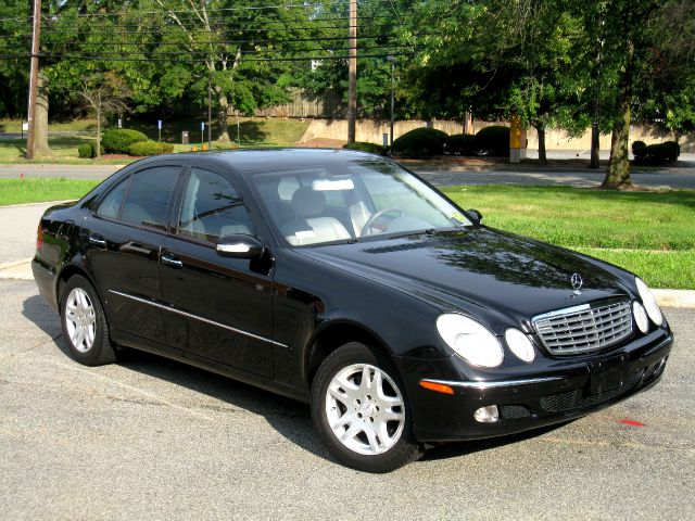 Mercedes-Benz E-Class 2004 photo 2