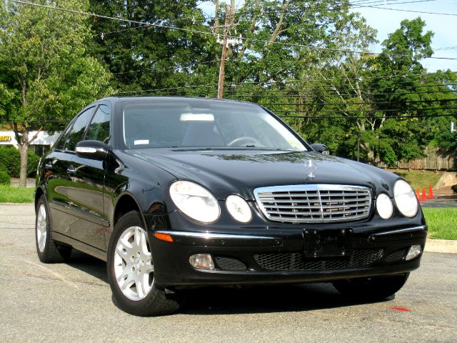 Mercedes-Benz E-Class 2004 photo 3