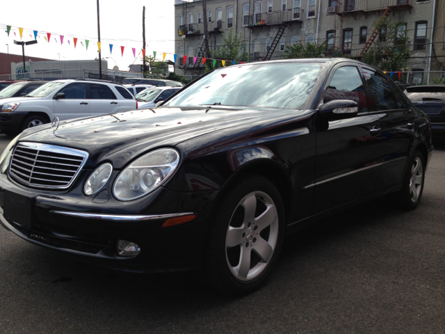 Mercedes-Benz E-Class 2004 photo 2