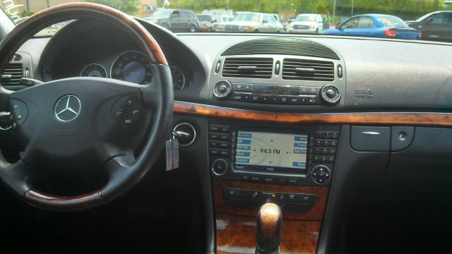 Mercedes-Benz E-Class 2004 photo 2