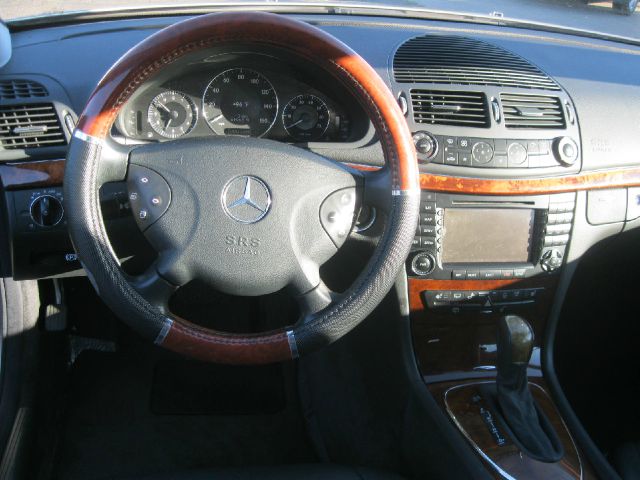 Mercedes-Benz E-Class 2004 photo 1