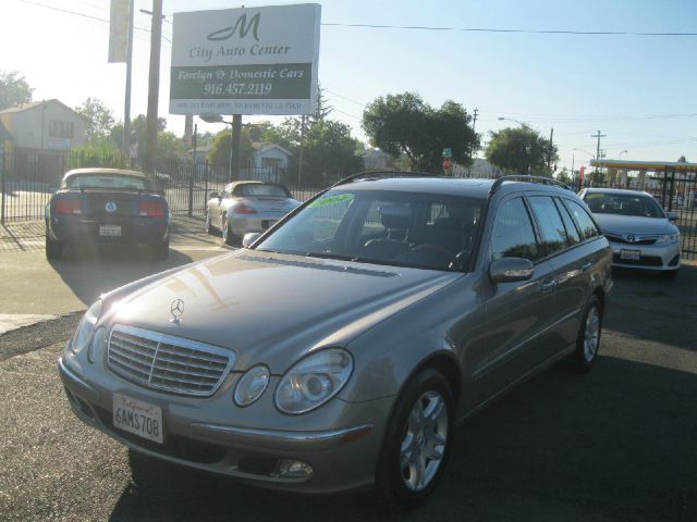 Mercedes-Benz E-Class 2004 photo 2