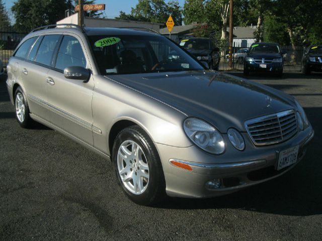 Mercedes-Benz E-Class 2004 photo 3