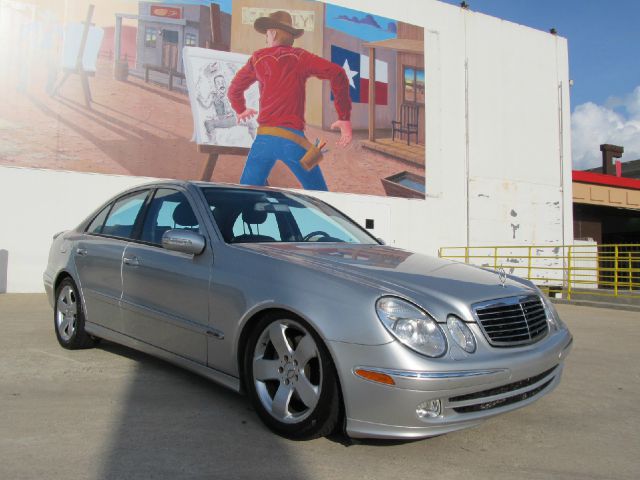 Mercedes-Benz E-Class 2004 photo 2