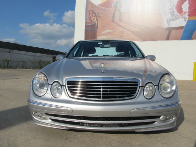 Mercedes-Benz E-Class 2004 photo 3