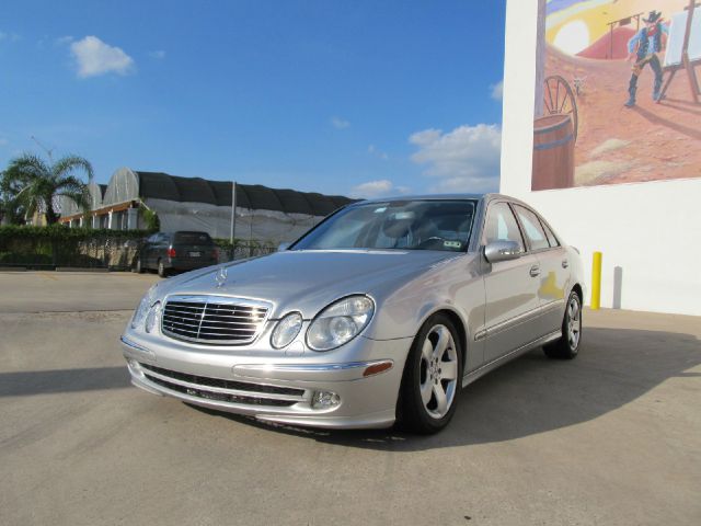 Mercedes-Benz E-Class 2004 photo 4