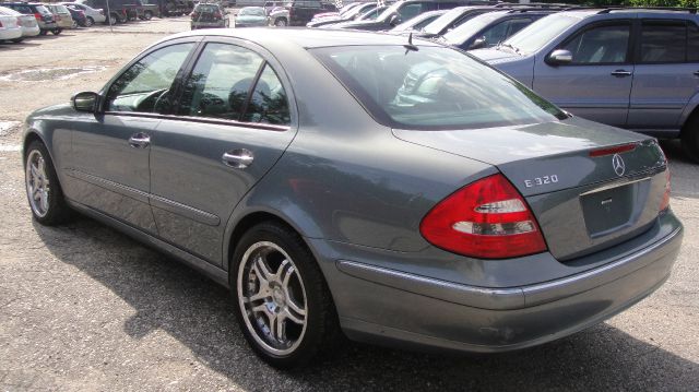 Mercedes-Benz E-Class 2004 photo 13