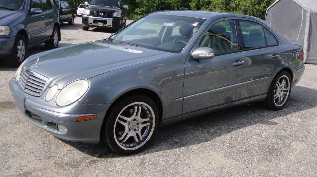 Mercedes-Benz E-Class 2004 photo 4