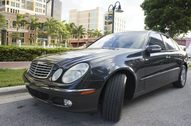 Mercedes-Benz E-Class 2004 photo 3