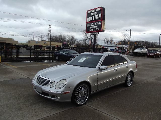 Mercedes-Benz E-Class 2004 photo 2