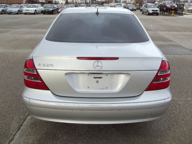 Mercedes-Benz E-Class 2004 photo 4