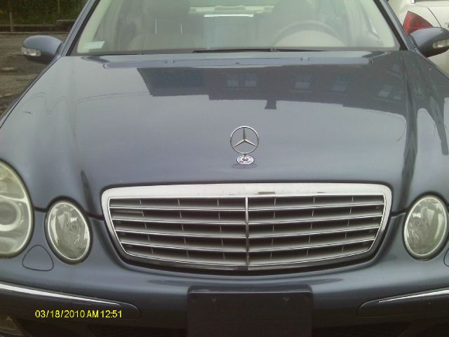 Mercedes-Benz E-Class 2004 photo 2