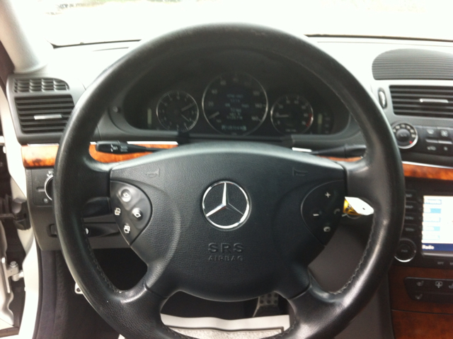 Mercedes-Benz E-Class 2004 photo 8