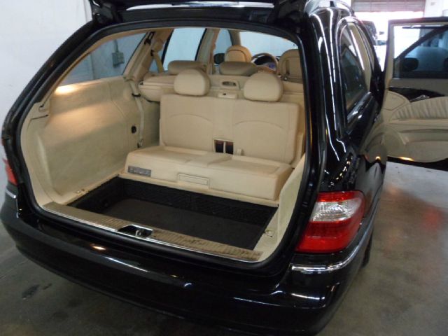 Mercedes-Benz E-Class 2004 photo 21