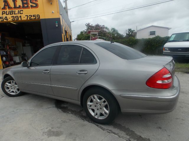 Mercedes-Benz E-Class 2004 photo 3