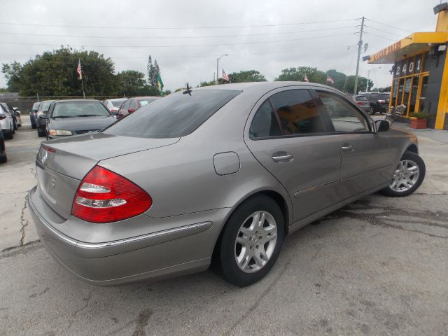 Mercedes-Benz E-Class 2004 photo 6